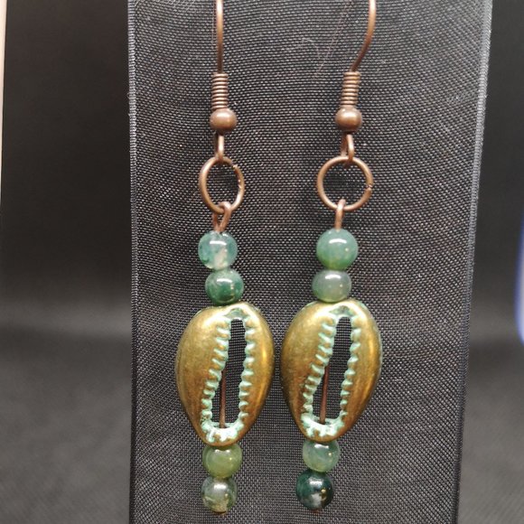 NEW - Handmade One-of-a-Kind Seashell Earrings with Green Jasper Beads - Picture 1 of 3